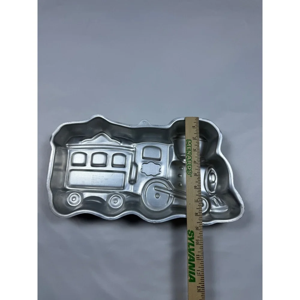 Wilton Vintage 1990 Locomotive Train Aluminum Cake‎ Pan 2105-6500 Silver
